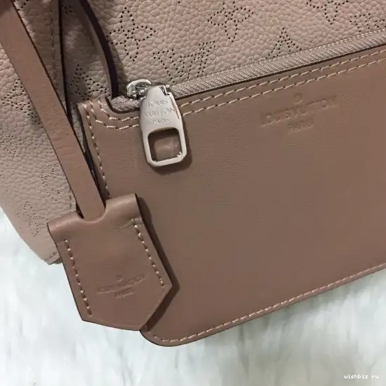 WIS HINA VUITTON LOUIS PM 0620